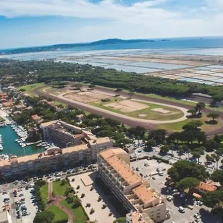 A : Piscine, Proche Port, Plages Et Aeroport, Parking Inclus - Fr-1-335-171 Apartment