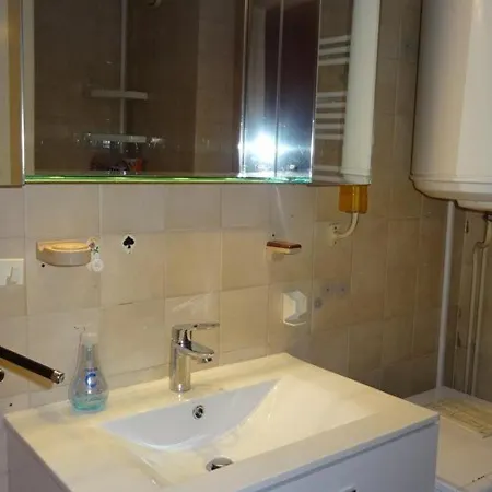 A : Piscine, Proche Port, Plages Et Aeroport, Parking Inclus - Fr-1-335-171 Apartment *